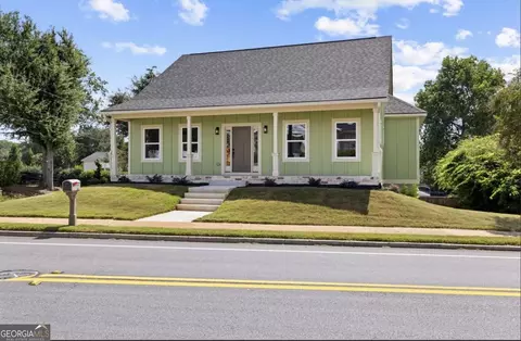 Exterior - 112 Lagrange St, Newnan, GA 30263 photo 4 of 11