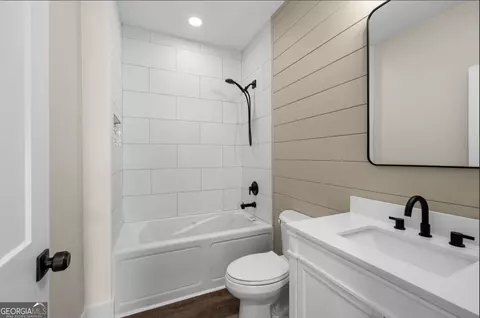 Bath - 112 Lagrange St, Newnan, GA 30263 photo 3 of 6
