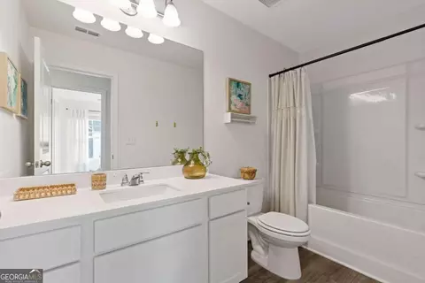 Bath - 28 Kielder Dr, Winder, GA 30680 photo 4 of 4