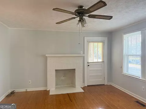 Living - 2402 N Broad St, Commerce, GA 30529 photo 4 of 4