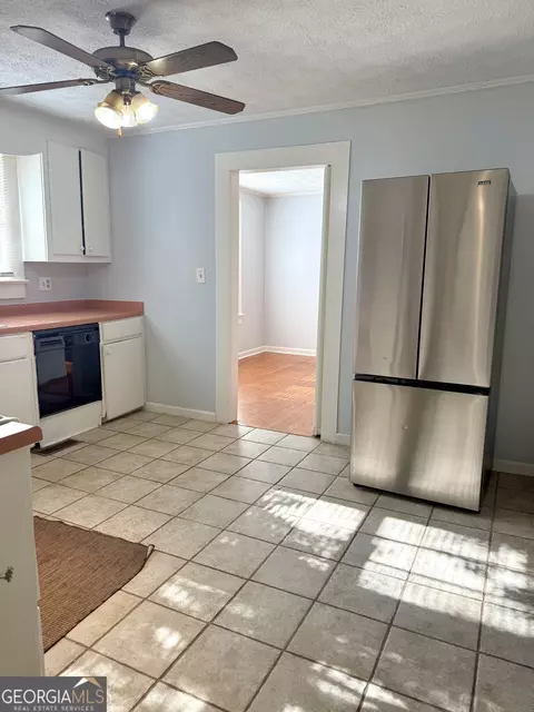 Kitchen - 2402 N Broad St, Commerce, GA 30529 photo 2 of 2