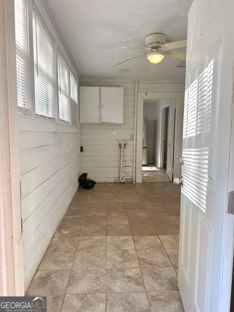 Entry Way - 2402 N Broad St, Commerce, GA 30529 photo 2 of 2