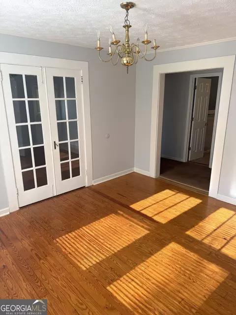 Dining - 2402 N Broad St, Commerce, GA 30529 photo 1 of 2