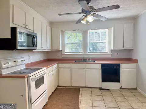 Kitchen - 2402 N Broad St, Commerce, GA 30529 photo 1 of 2