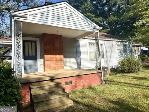 Exterior - 2402 N Broad St, Commerce, GA 30529 photo 2 of 3