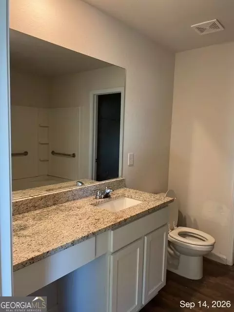 Bath - 579 Meadows Farm Dr, Monroe, GA 30655 photo 2 of 4