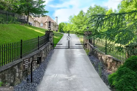 453 Londonberry Rd NW, Atlanta, GA 30327