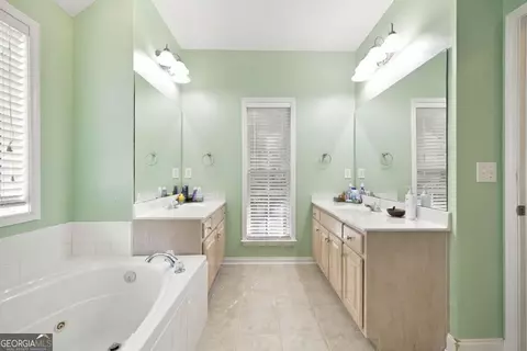 Bath - 207 Crestview Trce, Gray, GA 31032 photo 1 of 3