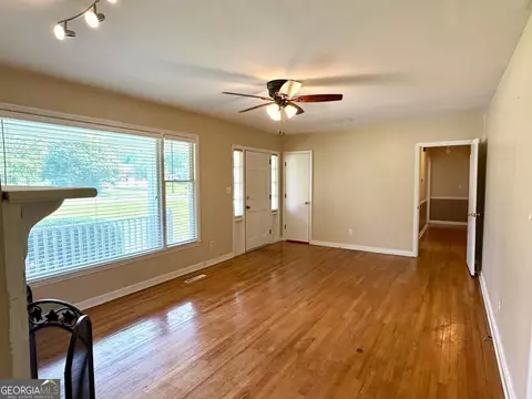 Living - 506 E 26th Ave, Cordele, GA 31015 photo 4 of 4