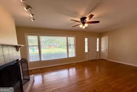 Living - 506 E 26th Ave, Cordele, GA 31015 photo 2 of 4