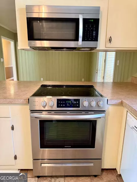 Kitchen - 506 E 26th Ave, Cordele, GA 31015 photo 2 of 3