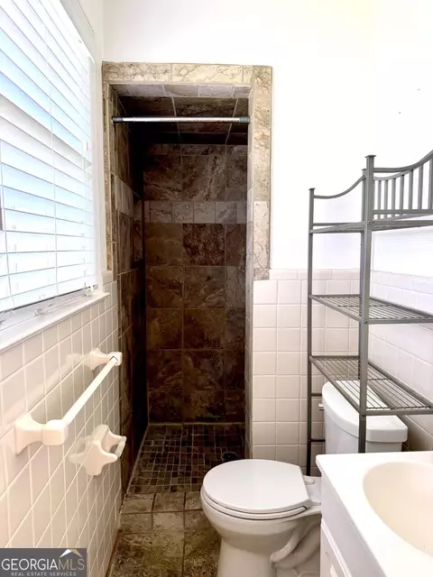 Bath - 506 E 26th Ave, Cordele, GA 31015 photo 2 of 3