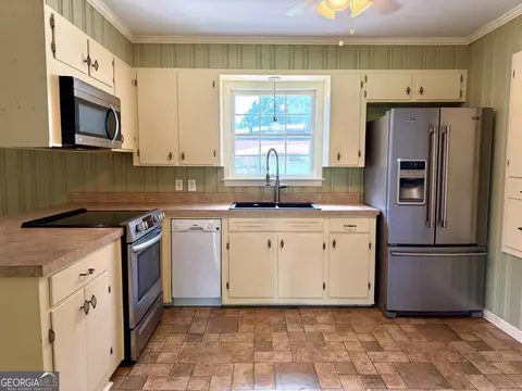 Kitchen - 506 E 26th Ave, Cordele, GA 31015 photo 1 of 3