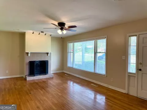 Living - 506 E 26th Ave, Cordele, GA 31015 photo 1 of 4
