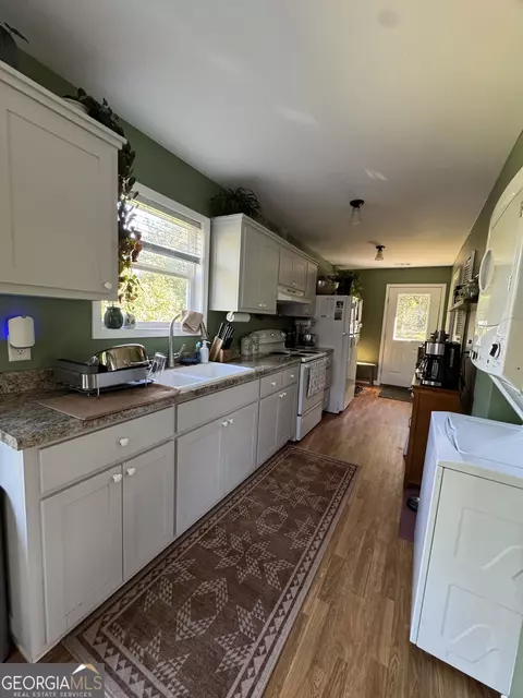 Kitchen - 613 Chambers Rd, Commerce, GA 30530 photo 2 of 3