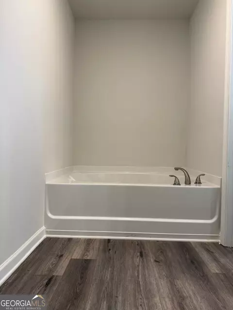 Bath - 116 Hampton Way, Macon, GA 31220 photo 3 of 5