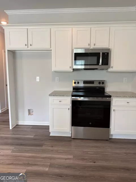 Kitchen - 120 Hampton Way, Macon, GA 31220 photo 2 of 3