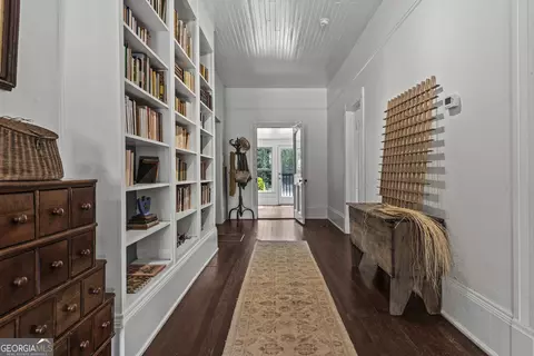 Entry Way - 215 E Dixie Hwy, Rutledge, GA 30663 photo 3 of 5