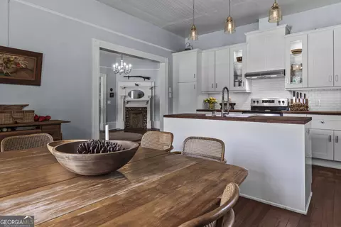 Kitchen - 215 E Dixie Hwy, Rutledge, GA 30663 photo 6 of 6