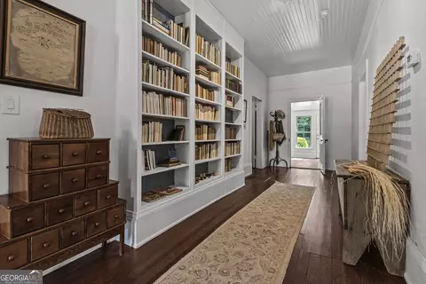 Entry Way - 215 E Dixie Hwy, Rutledge, GA 30663 photo 4 of 5