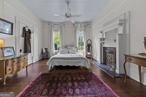Bedroom - 215 E Dixie Hwy, Rutledge, GA 30663 photo 5 of 10