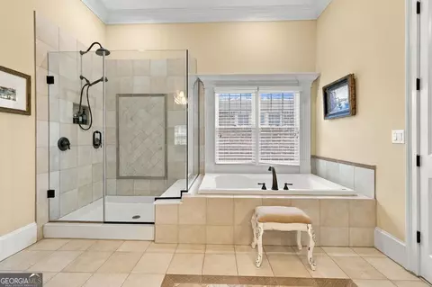 Bath - 7965 Georgetown Cir, Suwanee, GA 30024 photo 5 of 7