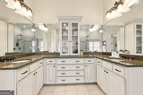 Bath - 7965 Georgetown Cir, Suwanee, GA 30024 photo 4 of 7