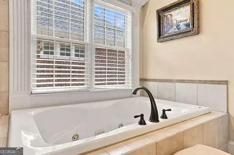 Bath - 7965 Georgetown Cir, Suwanee, GA 30024 photo 6 of 7