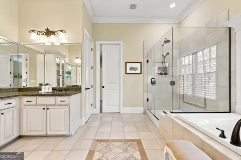 Bath - 7965 Georgetown Cir, Suwanee, GA 30024 photo 3 of 7
