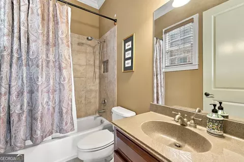 Bath - 7965 Georgetown Cir, Suwanee, GA 30024 photo 2 of 7