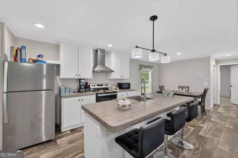 Kitchen - 3930 Bartley Rd, West Point, GA 31833 photo 2 of 4