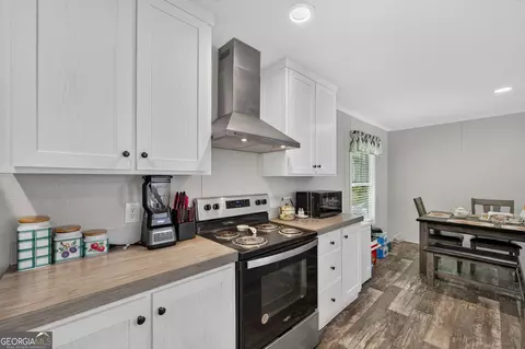 Kitchen - 3930 Bartley Rd, West Point, GA 31833 photo 4 of 4