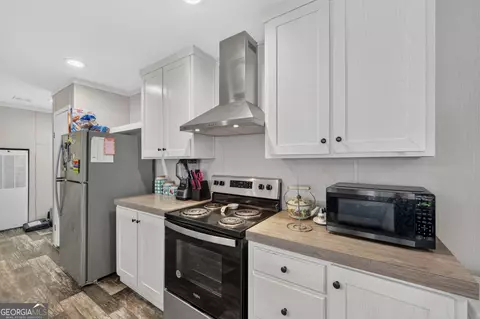 Kitchen - 3930 Bartley Rd, West Point, GA 31833 photo 3 of 4