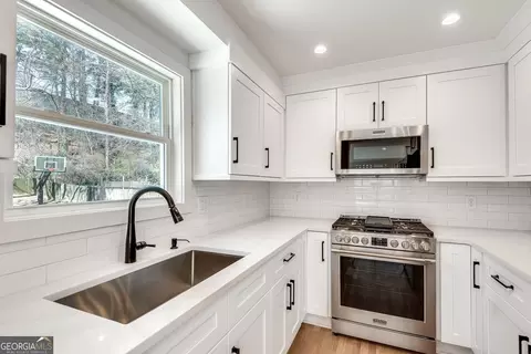 Kitchen - 1861 Dyer Cir, Chamblee, GA 30341 photo 3 of 5