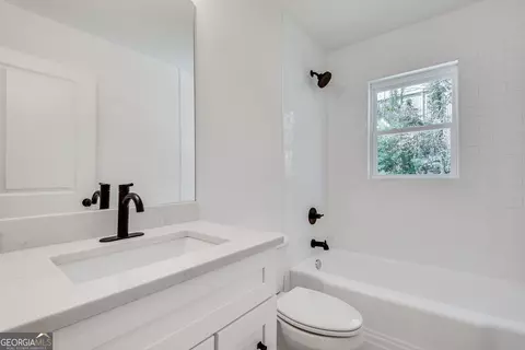 Bath - 1861 Dyer Cir, Chamblee, GA 30341 photo 1 of 5