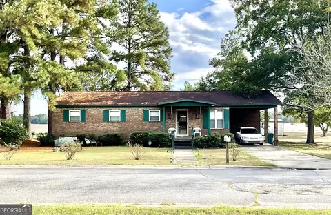 517 Whitehall St, Vienna, GA 31092