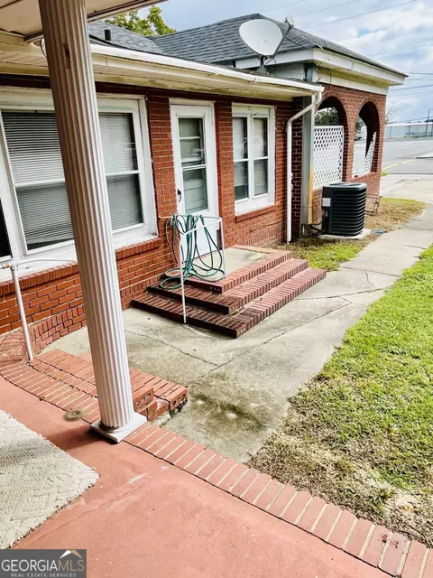 Exterior - 6 N Spring St, Claxton, GA 30417 photo 3 of 7
