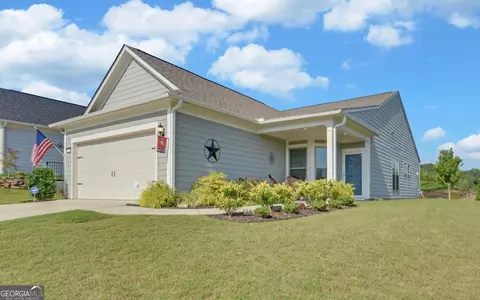 5724 Grapewood St, Hoschton, GA 30548