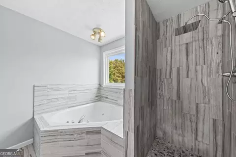 Bath - 2722 Stone Dr, Comer, GA 30629 photo 4 of 4