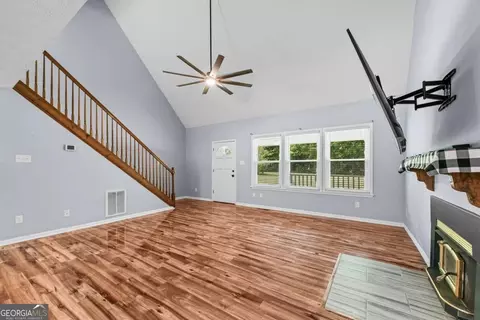 Living - 2722 Stone Dr, Comer, GA 30629 photo 5 of 5