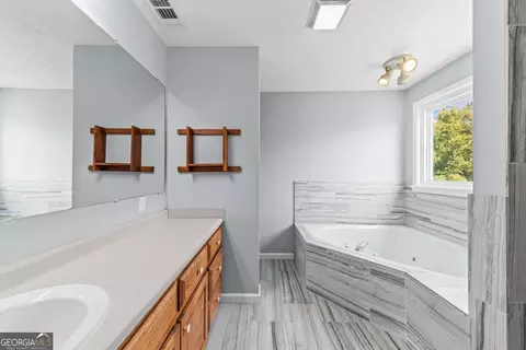 Bath - 2722 Stone Dr, Comer, GA 30629 photo 1 of 4