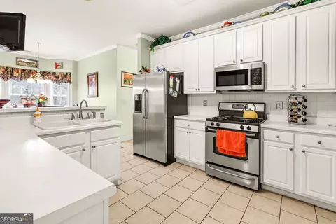 Kitchen - 1041 Olive Dr, Hampton, GA 30228 photo 1 of 1