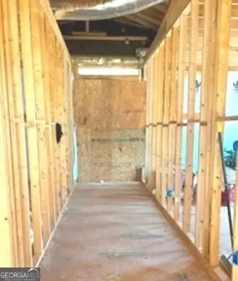Entry Way - 6327 Jefferson Rd, Commerce, GA 30529 photo 6 of 7