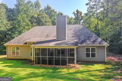 Exterior - 190 Pebble Creek Dr, Covington, GA 30016 photo 7 of 8