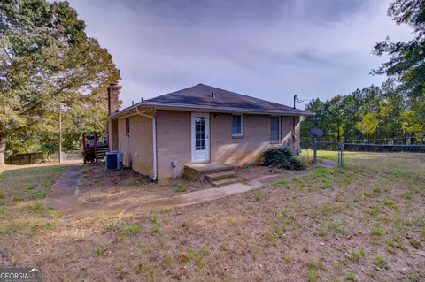 Exterior - 202 E Wright St, Winder, GA 30680 photo 4 of 5