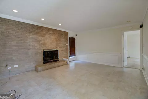 Living - 202 E Wright St, Winder, GA 30680 photo 2 of 4