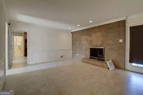 Living - 202 E Wright St, Winder, GA 30680 photo 3 of 4