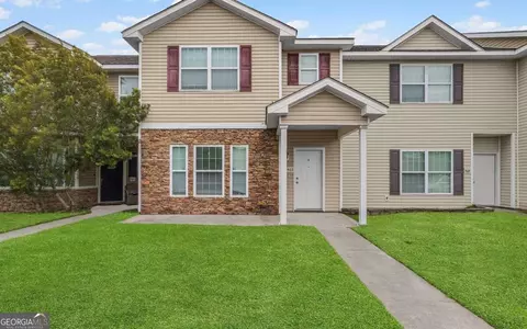 403 Valdez Ct, Hinesville, GA 31313