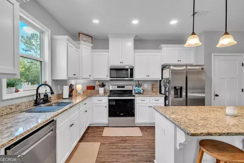 Kitchen - 1466 Zellner Rd, Forsyth, GA 31029 photo 2 of 3