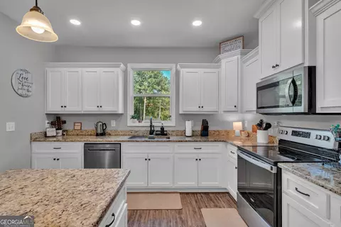 Kitchen - 1466 Zellner Rd, Forsyth, GA 31029 photo 3 of 3
